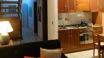 Rumah, 2 kamar tidur, perapian, pemandangan kota | Area keluarga | Buku