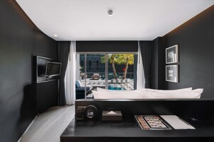 Studio Pool Access Double Bed | Blackout drapes, soundproofing, bed sheets