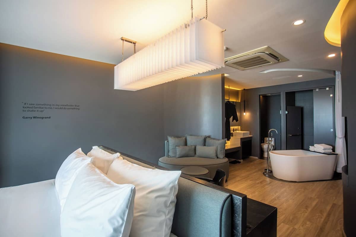 Deluxe Bathtub Seaview | 1 bedroom, blackout drapes, soundproofing, bed sheets