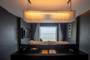 Deluxe Bathtub Seaview | Blackout drapes, soundproofing, bed sheets - Hotel Tide Phuket (Ratsada)