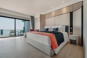 Grand Deluxe Ocean View ( Adults Only) | Blackout drapes, soundproofing, bed sheets