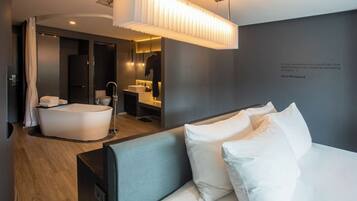 Studio Pool Access Double Bed | Blackout curtains, soundproofing, bed sheets