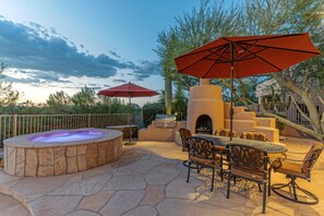 Outdoor dining - Golf Colony w/Golf, Mt & City Views: Salt H2O Pvt POOL, Spa, Kiva Fireplace, TVs All BRs (Mesa)