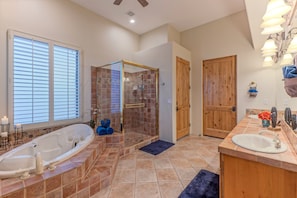 Combined shower/tub, jetted tub, hair dryer, towels