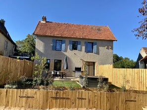 Outdoor dining - Country house with enclosed garden, outdoor SPA, 5 minutes from the old center. (Sarlat-la-Canéda)