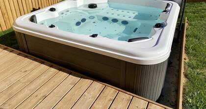 Country house with enclosed garden, outdoor SPA, 5 minutes from the old centre.
