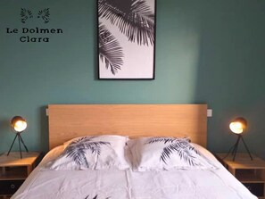 3 bedrooms, desk, iron/ironing board, travel cot