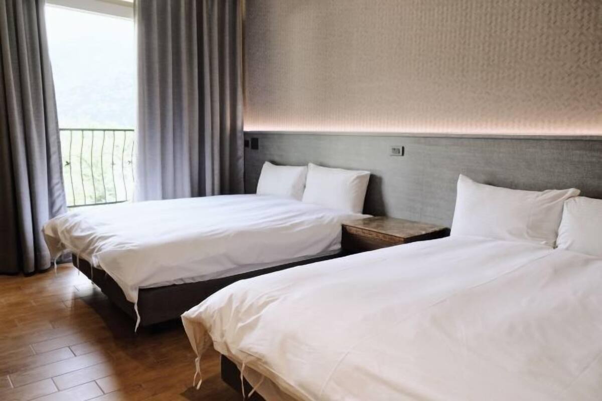Desk, bed sheets