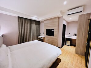 Quarto elite | Escrivaninha, roupa de cama