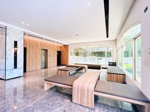 Lobby sitting area - Hoping Mori Hotel (Xiulin)