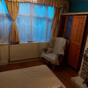 1 chambre, fer et planche à repasser, Wi-Fi, draps fournis