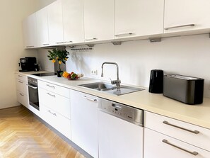 Kühlschrank, Ofen, Herdplatte, Geschirrspüler