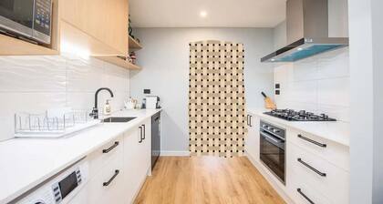 New, family friendly warm 2bebroom2 bathroom unit/king bed