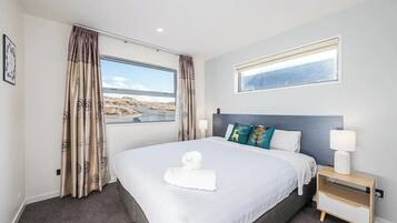 2 Schlafzimmer, Schreibtisch, Bügeleisen/Bügelbrett, kostenloses WLAN