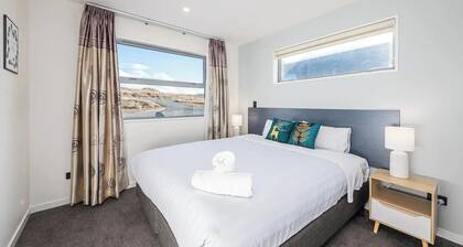 New, family friendly warm 2bebroom2 bathroom unit/king bed