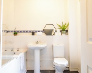 Combined shower/bathtub - Rothwell Close Serviced Two Bedroom Apartment (Telford)