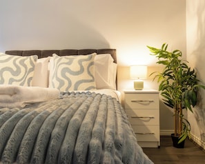 2 bedrooms, iron/ironing board, free WiFi