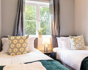 2 bedrooms, iron/ironing board, free WiFi
