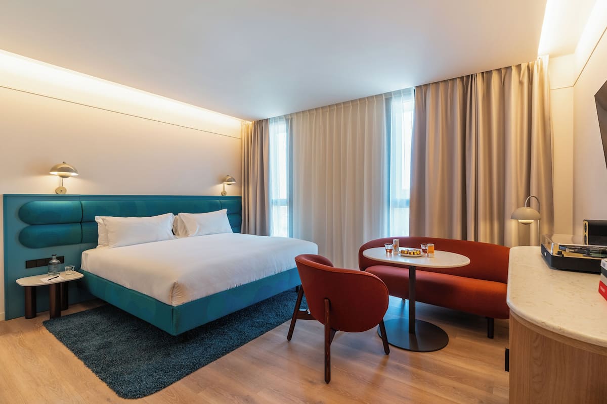 Deluxe Double Room | 1 bedroom, in-room safe, desk, laptop workspace