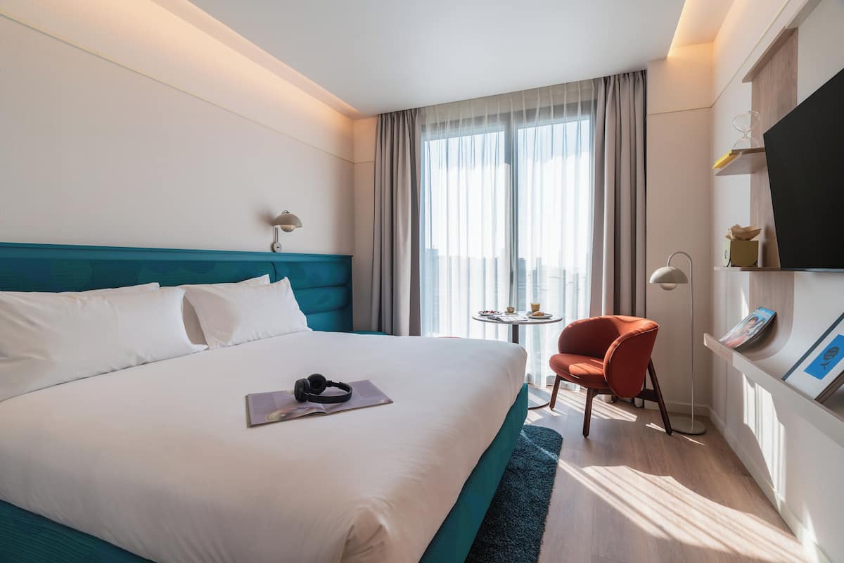 Superior Double Room | 1 bedroom, in-room safe, desk, laptop workspace