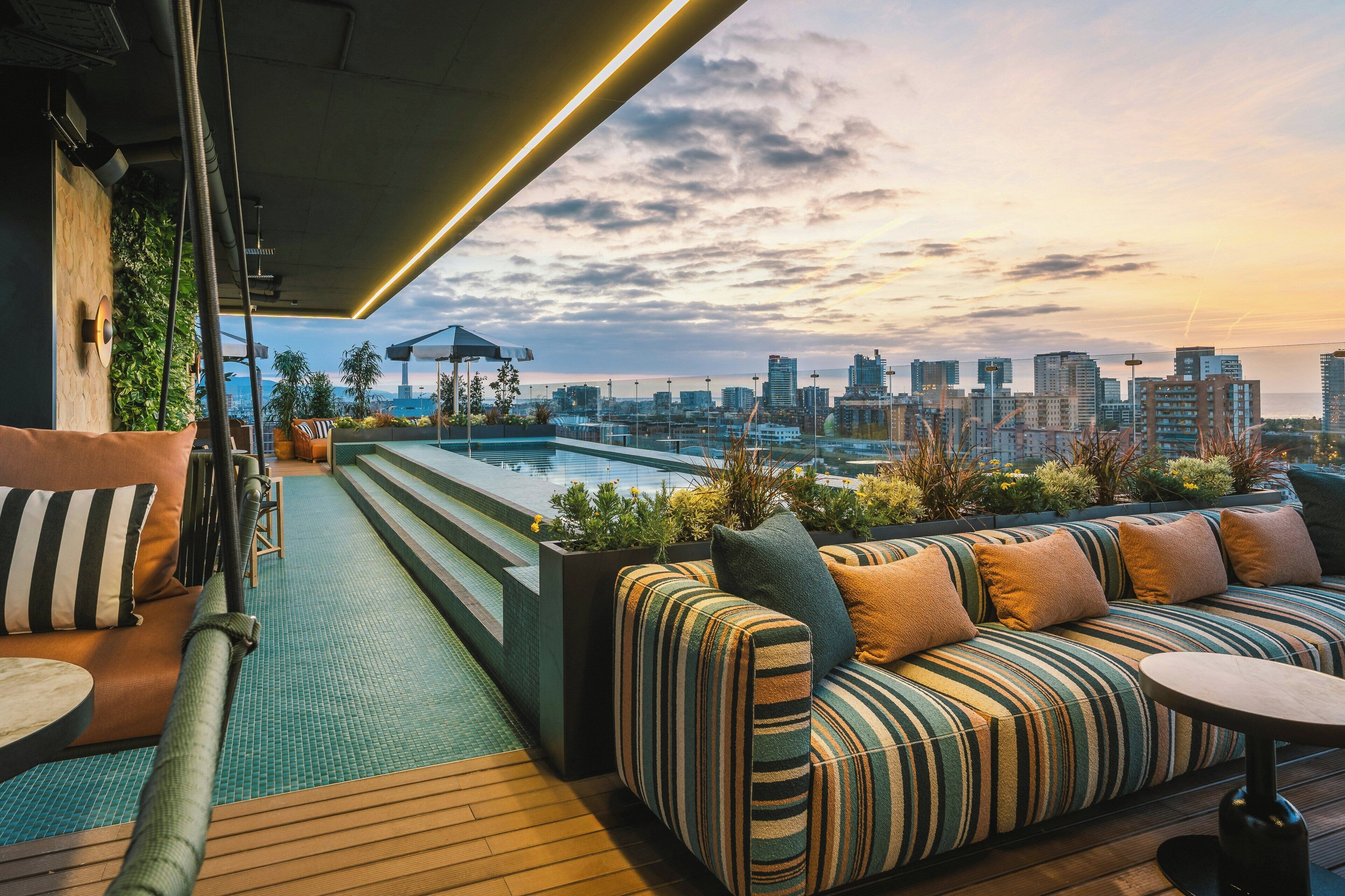 Außenpool, Sonnenschirme