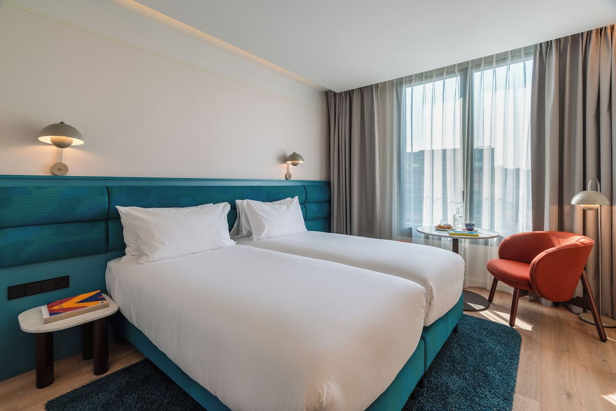 Deluxe Twin Room | 1 bedroom, in-room safe, desk, laptop workspace
