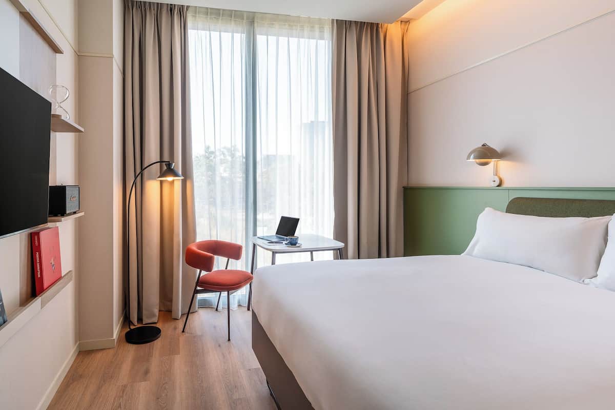 Comfort Double Room | 1 bedroom, in-room safe, desk, laptop workspace