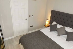 1 slaapkamer, een strijkplank/strijkijzer, gratis wifi