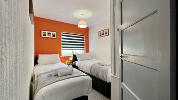 House | 3 bedrooms, iron/ironing board, free WiFi, bed sheets