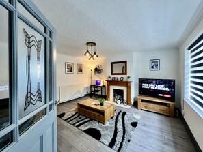 House | Living area | TV - Clifton House (Nottingham)