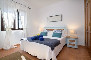 3 bedrooms, in-room safe, iron/ironing board, free WiFi