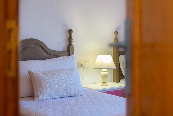 3 bedrooms, in-room safe, iron/ironing board, free WiFi