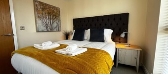 Three Bedroom Townhouse with Parking