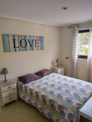 2 chambres, fer et planche à repasser, lit parapluie, Wi-Fi