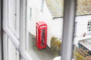 Interior - Church Hill House - Newly renovated chic 4 bed home, sleeps 8+parking+dogs (Port Isaac)