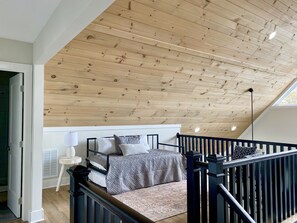 4 bedrooms, desk, iron/ironing board, free WiFi - New Waterfront Home - Amazing Views of Lake James and NC Mountains (Nebo)