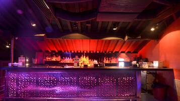 3 bars/lounges, beach bar