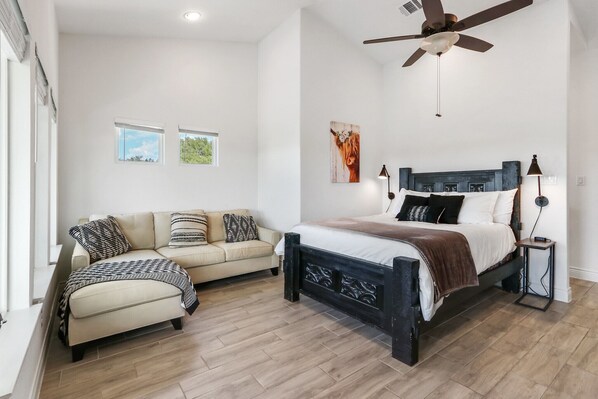 4 bedrooms, iron/ironing board, WiFi, bed sheets