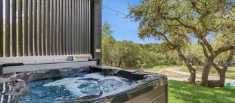 The Canary Lakehouse | Canyon Lake access with Hot tub!