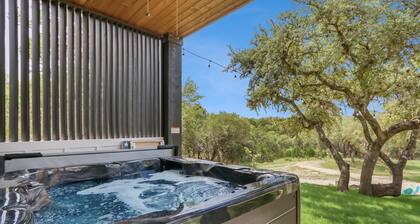 The Canary Lakehouse | Canyon Lake access with Hot tub!
