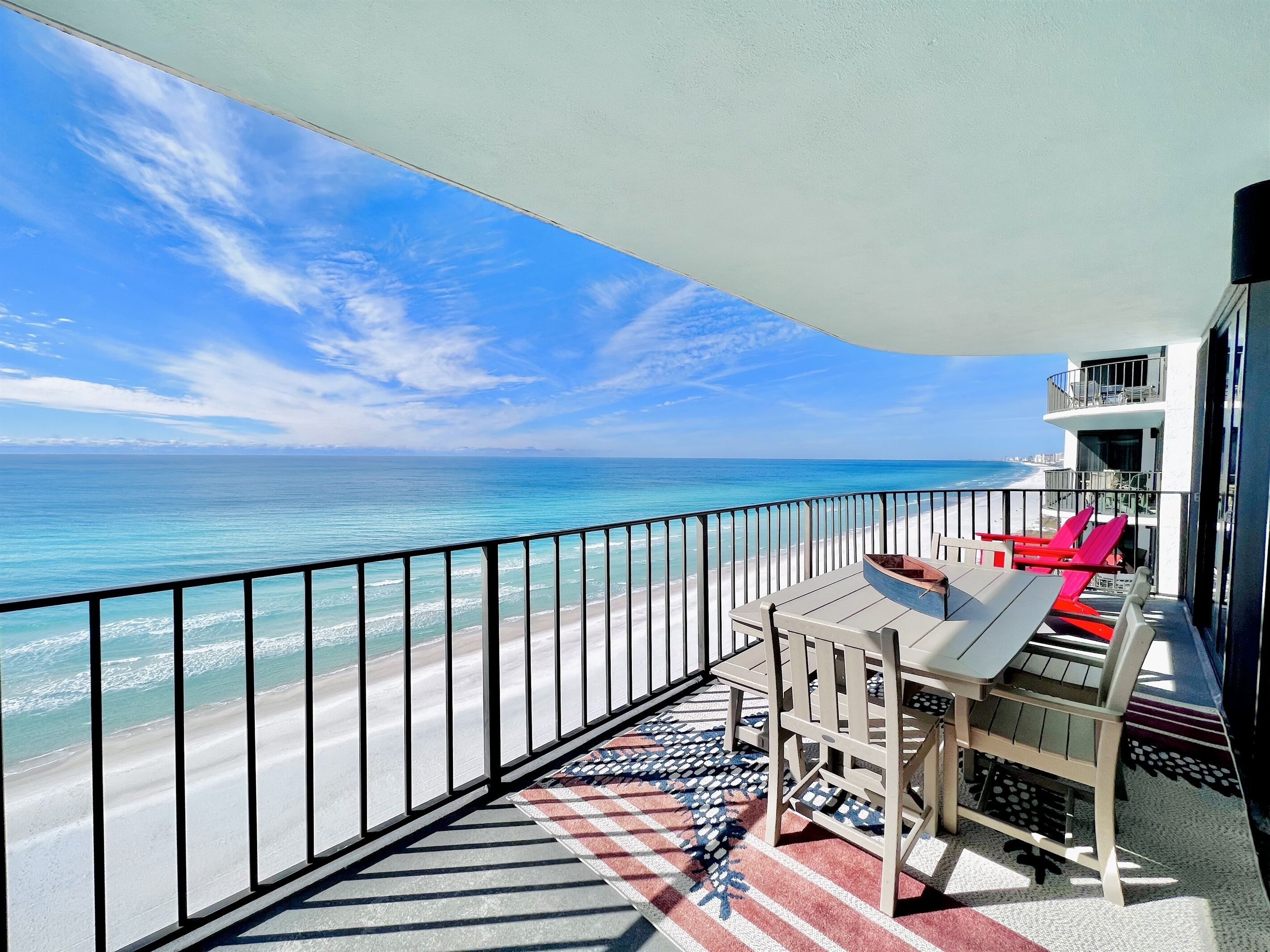 Reach the Beach!  Beachfront Condo, 3Bd/3BA, Great Balcony! Pool