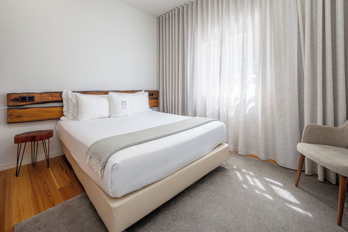 Family Apartment | 1 bedroom, Egyptian cotton sheets, premium bedding, Select Comfort beds