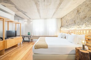 Deluxe Triple Room | 1 bedroom, Egyptian cotton sheets, premium bedding, Select Comfort beds