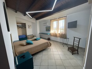 5 bedrooms, free WiFi, bed sheets