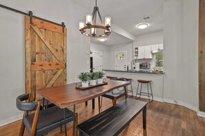 Dining - The Roselyn - House on Dickson St - 0.5 mi to UofA (Fayetteville)