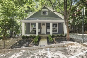 Exterior - The Roselyn - House on Dickson St - 0.5 mi to UofA (Fayetteville)