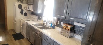 Four season fun, classic LAKEFRONT cabin for families!