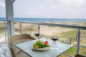 Deluxe Room with Balcony Sea View | Balcony - YALIKÖY DENİZ OTEL (Catalca)