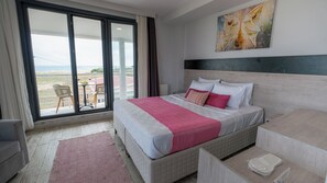 Deluxe Room with Balcony Sea View | Egyptian cotton sheets, premium bedding, minibar, in-room safe - YALIKÖY DENİZ OTEL (Catalca)