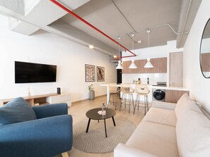 Televisión y oficina 